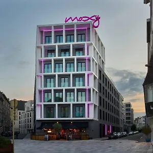 فندق Moxy Center